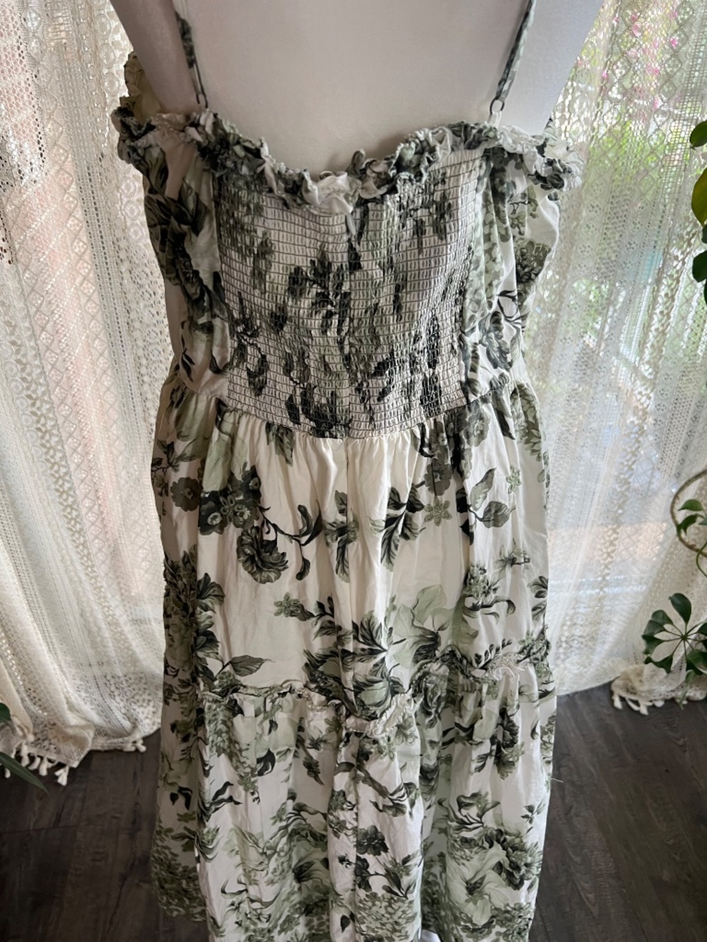 Anthropologie sweetheart neck green and cream floral ruffled midi dress - Picture 13 of 15